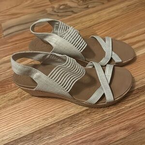 Sketchers Beverlee Wedge Sandals size 9
